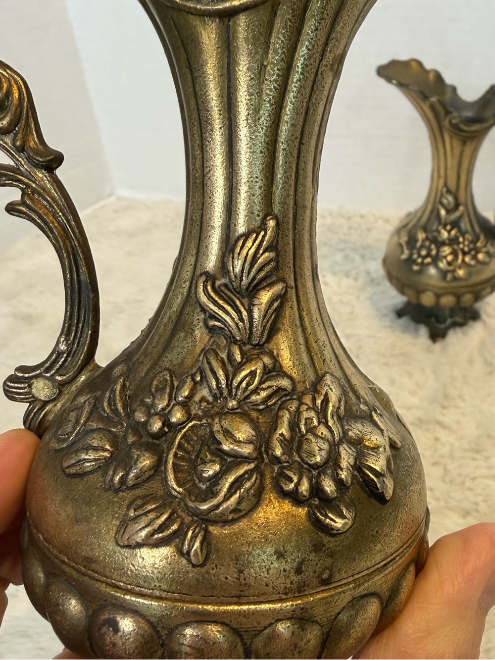 2~Vintage ornate footed brass pitchers/vases - Picture 3 of 7